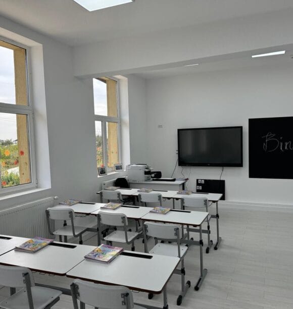 Scoala noua Adunatii Copaceni (2)